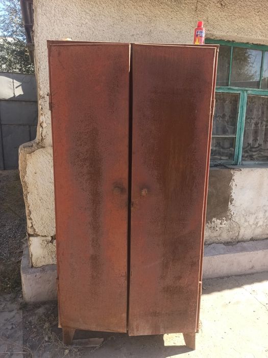 Продам железный шкаф