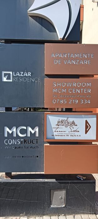 închiriez loc de parcare