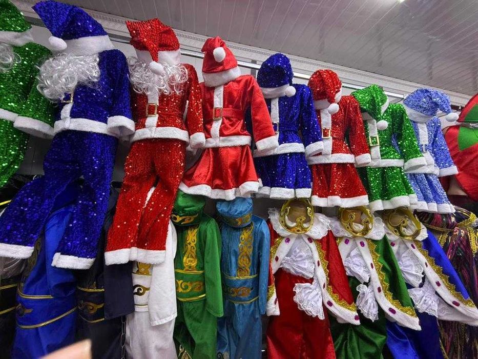 Новогодние костюмы Клоуна Снеговика Снегурочки Санта Клауса ДедаМороза