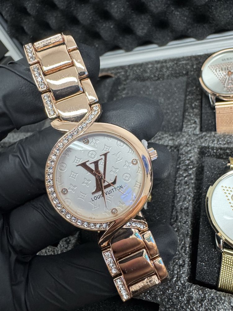 Женски часовник LOUIS VUITTON