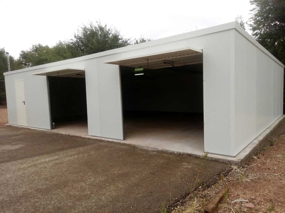 Garaj pe structura metalica din panouri sandwich