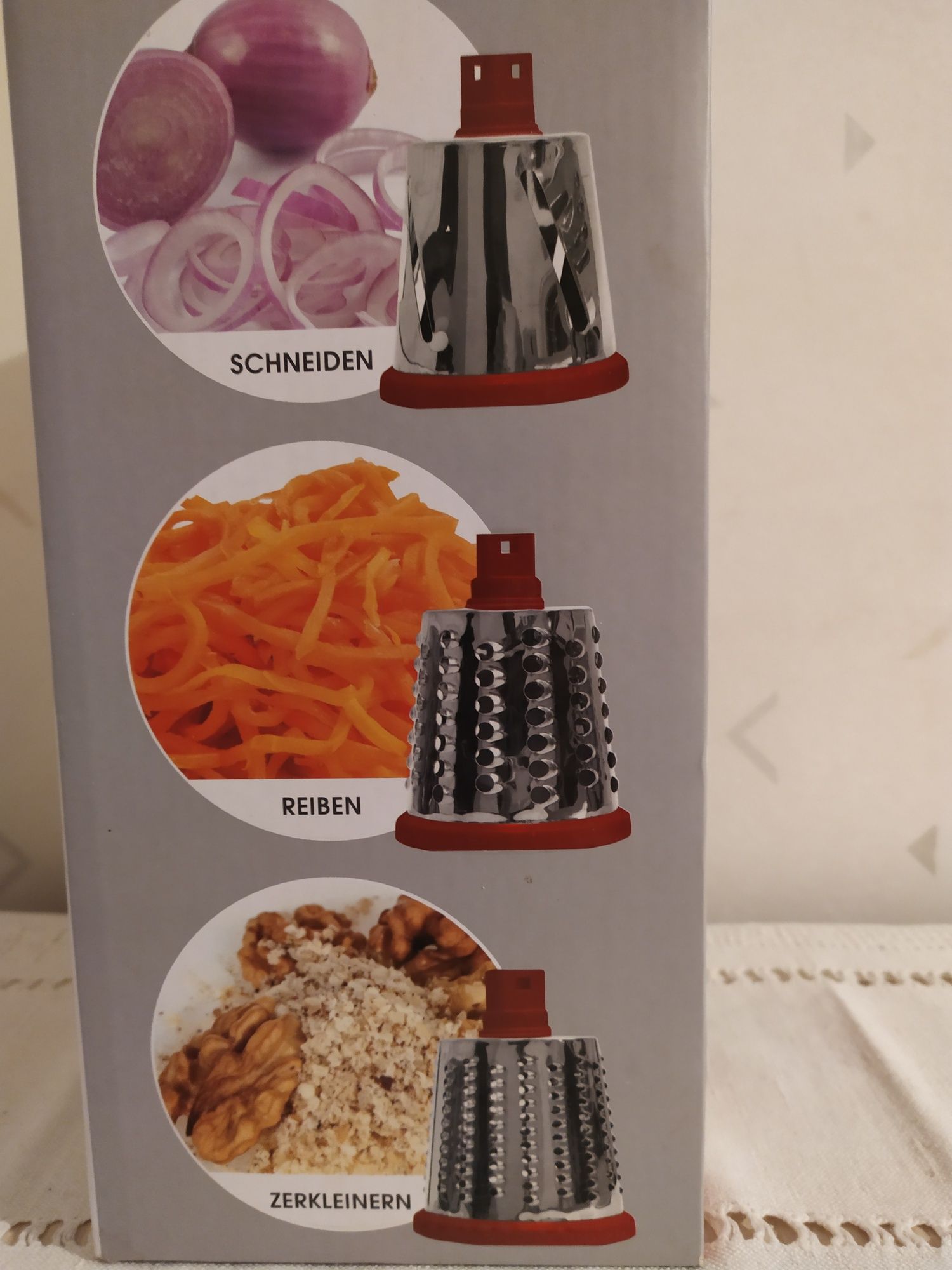 Nutrislicer marca Livington, pentru tăiat legume