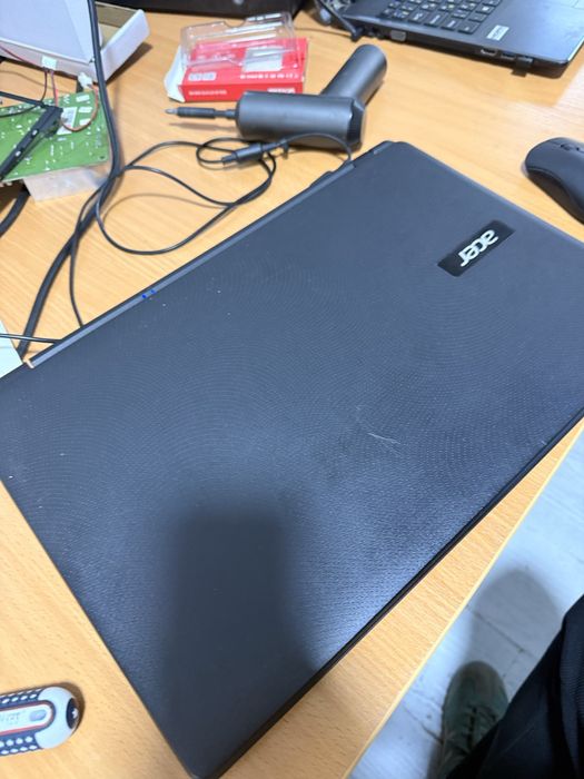 Ноутбук сотилади. Холат зур. Асер.