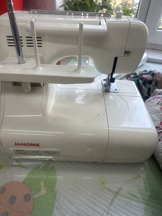 Продам швейную машинку распошивалку