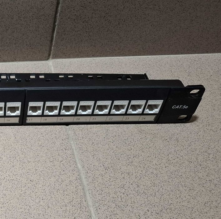 Patch panel RJ45 CAT.5E - 24 de porturi