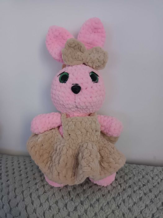 Плюшени играчки и кукли