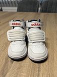 Бебешки обувки Adidas БЕЗ ЗАБЕЛЕЖКА!