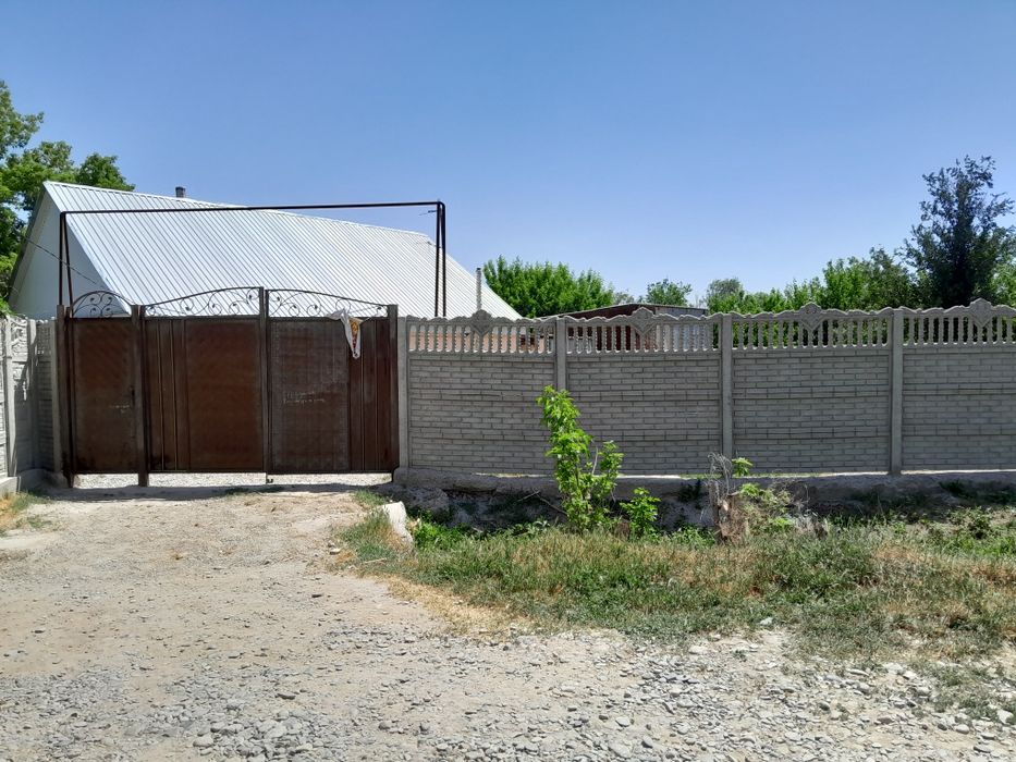 Продаётся дом большим участком  срочно  цена договорная