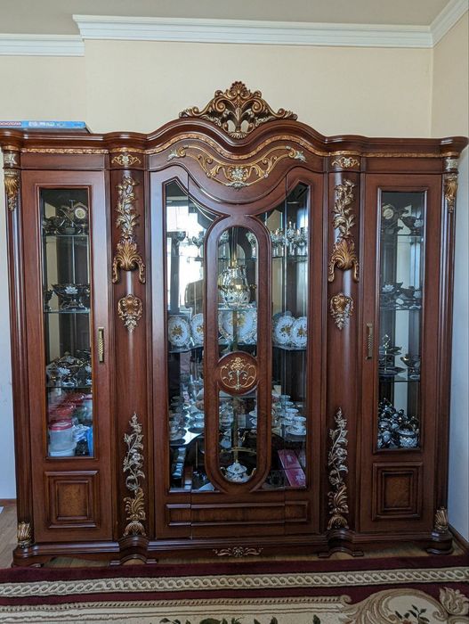 Stenka mebel. Holati yangi. Kam ishlatilingan. Asl toza mol.