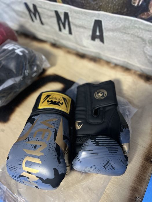 Продам боксерские перчатки