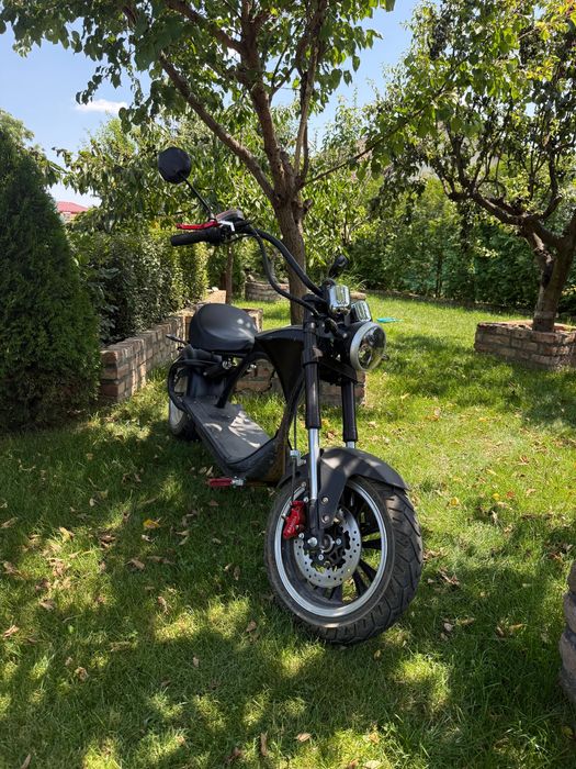 Vand moped harley cu un singur loc.