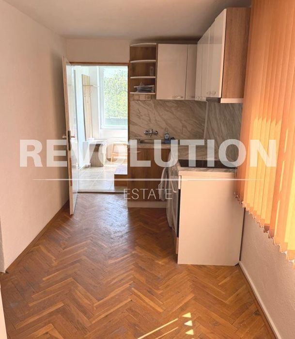 Тристаен апартамент в района на м-т  св. Никола!