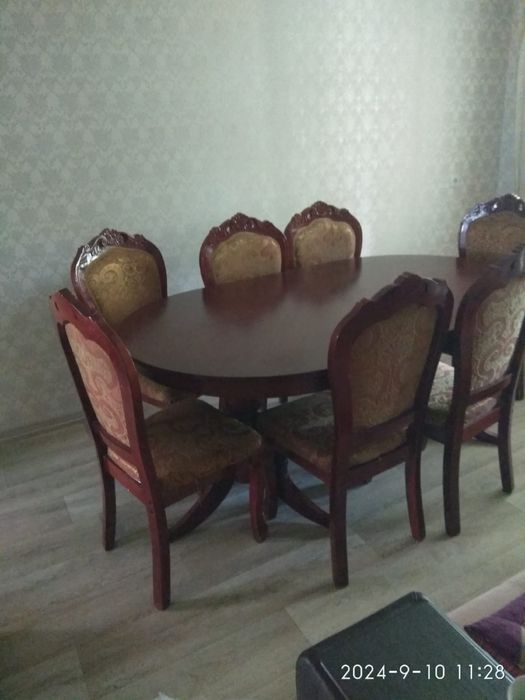 Продам стол 2 метра со стульями 10 штук
