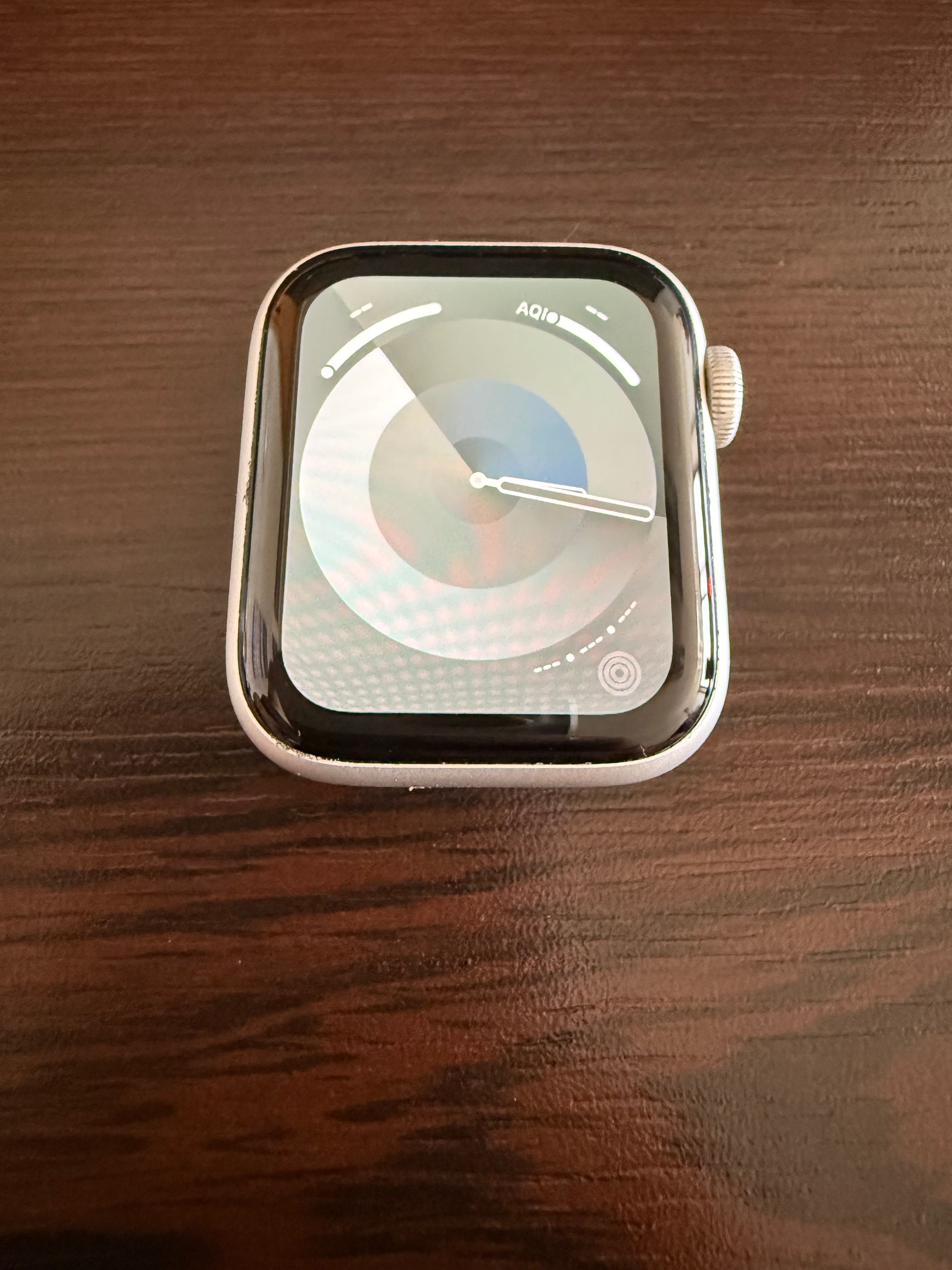 Apple Watch SE GPS Silver 40 mm батерия 100%