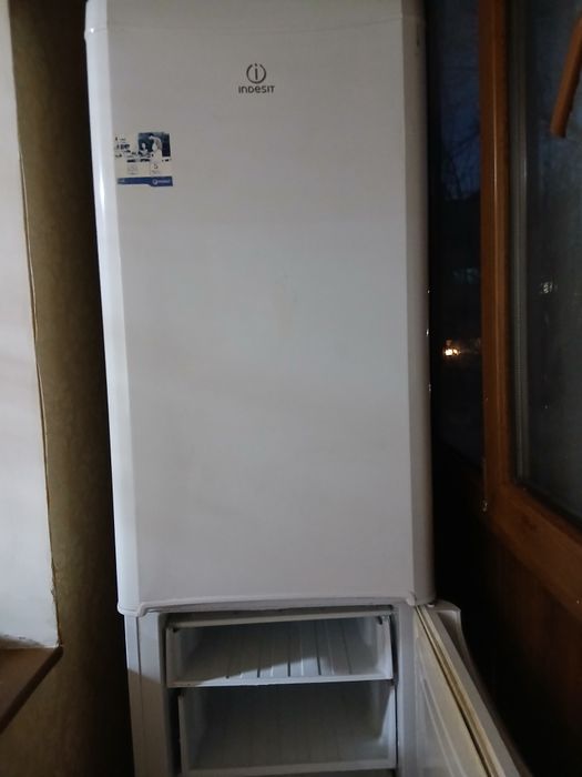 Продам холодильник.  Продам электрическую плиту