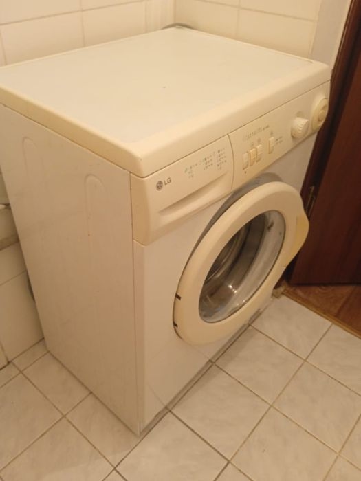 Старая стиральная машинка LG. Б/у.