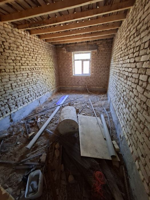 Uy sotiladi narxi esa kelishamiz