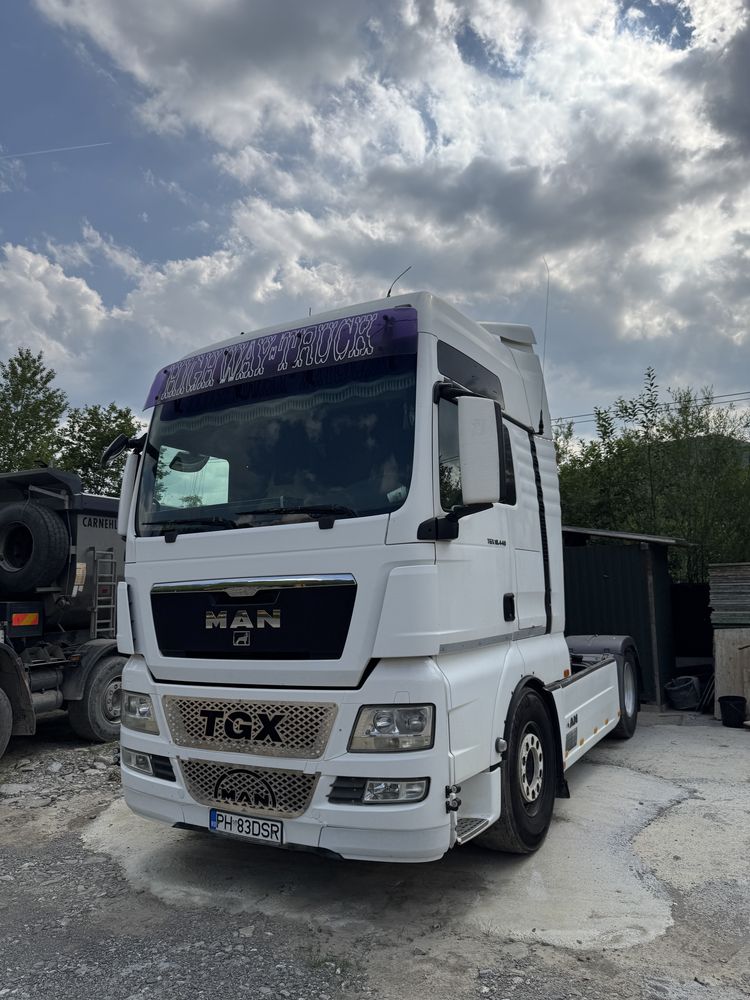 Cap tractor man TGX18.440