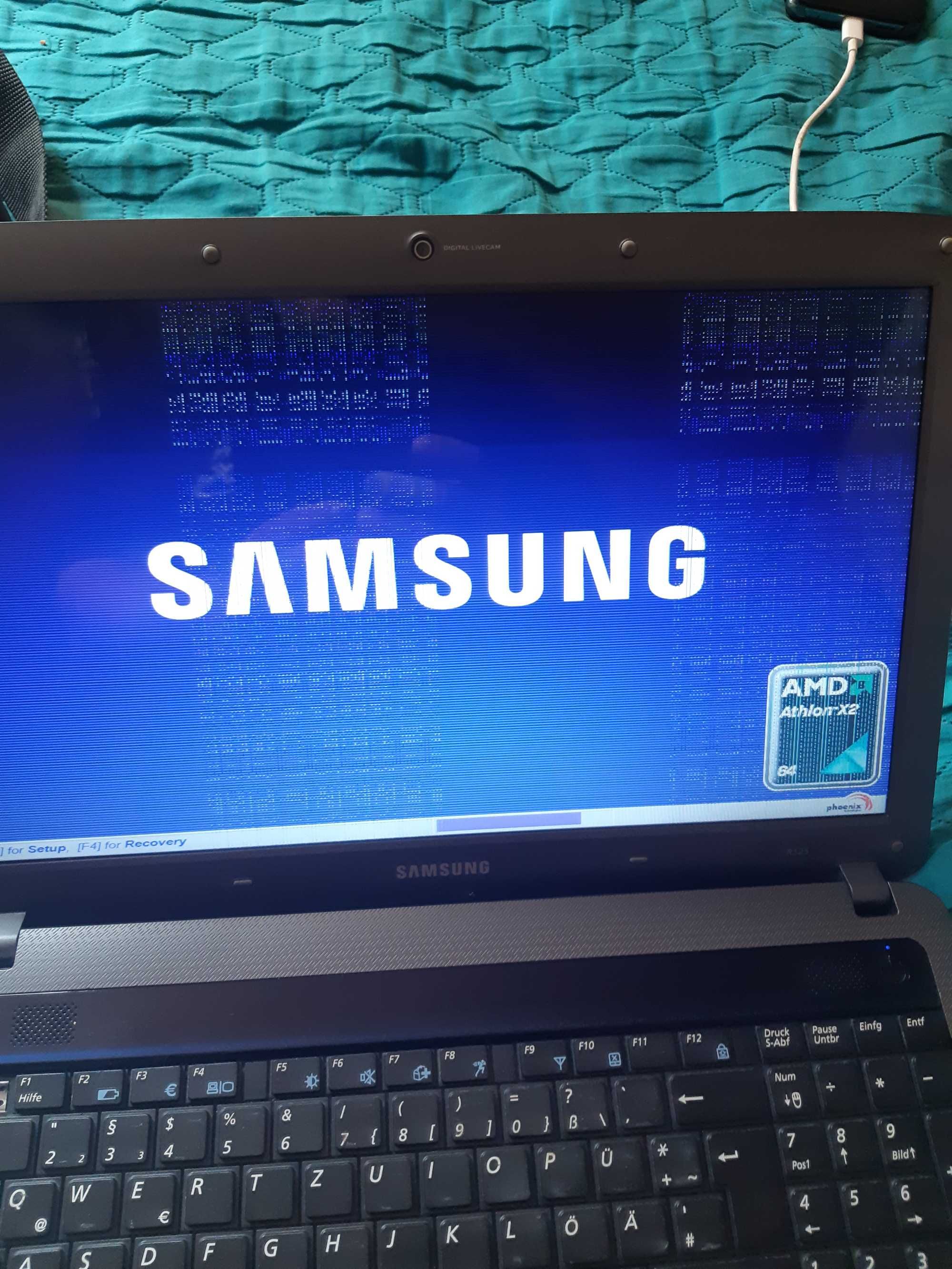 Laptop Samsung R525, AMD, mici dungi la pornire apoi dispar!!