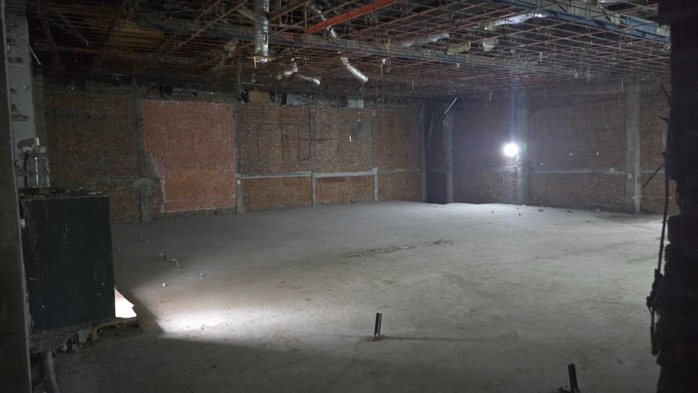 Inchiriez/vand spatiu comercial 800 mp open space Bl. Tomis Central