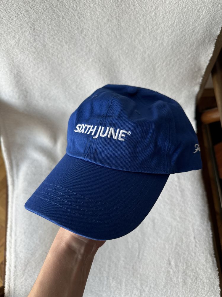 Нова шапка Sixth June