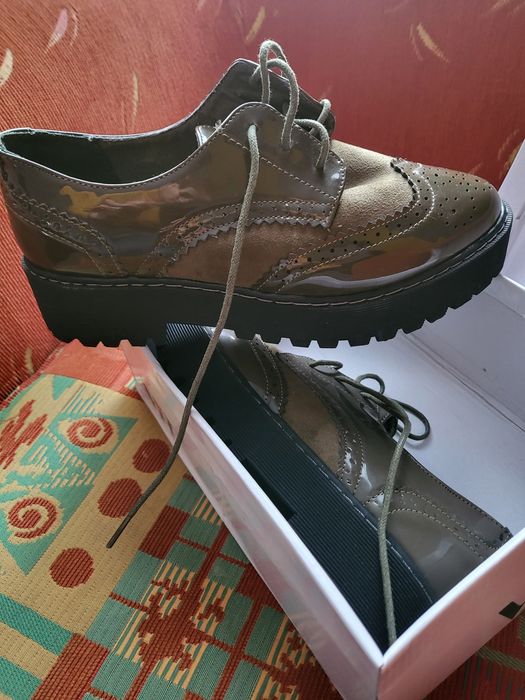 Vând pantofi casual dama