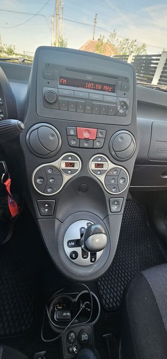 Fiat Panda  1. 2 benzina c/v automată