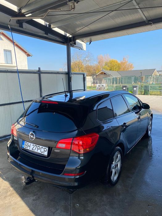 Vând Opel astra J