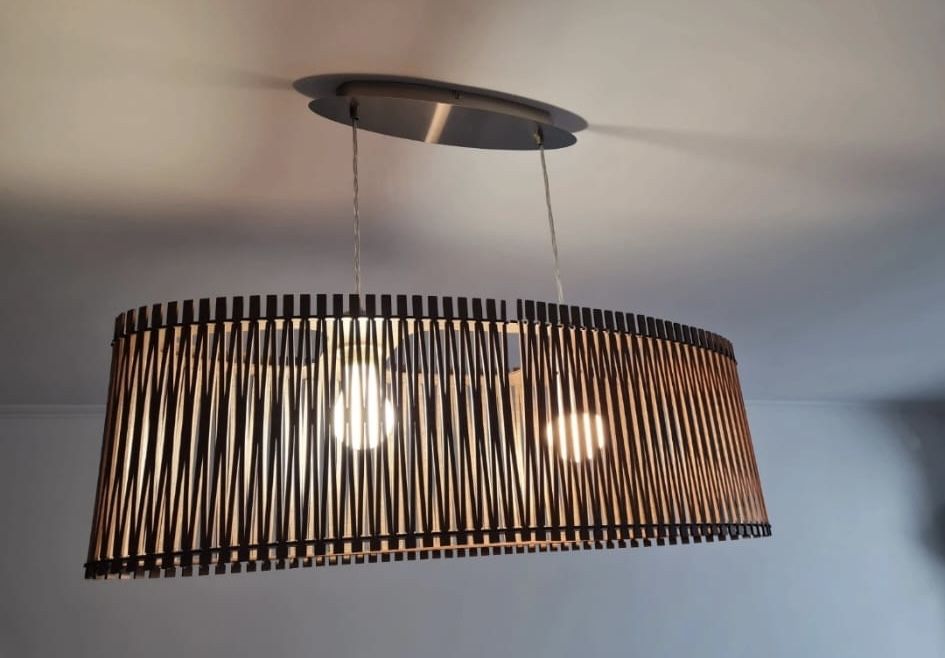 Lustre din lemn maro