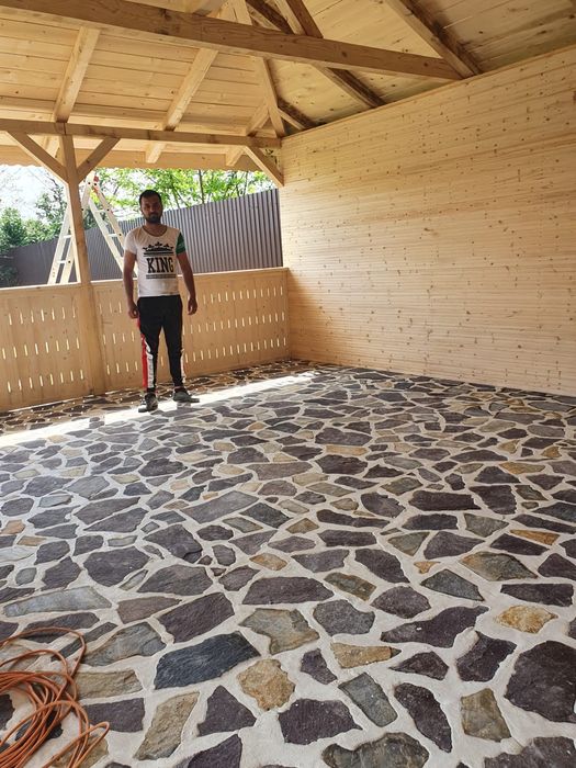 Piatra naturala diferite nuante si dimensiuni