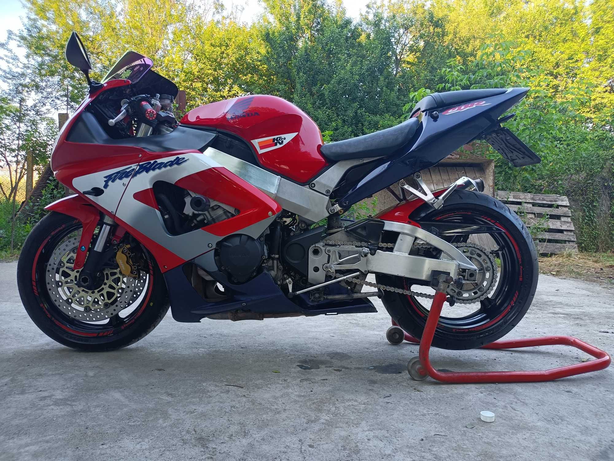 Honda cbr 929 fireblade