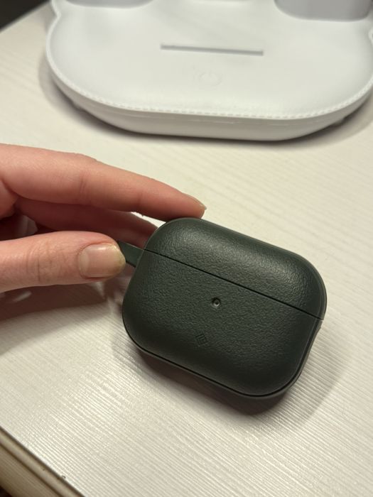 Apple Airpods Pro 2 (2022) + Spigen калъф