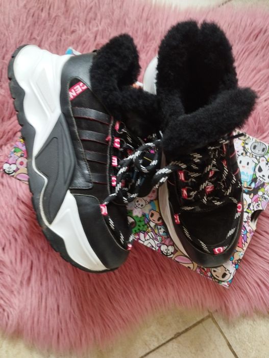 Сникърси от естествена кожа