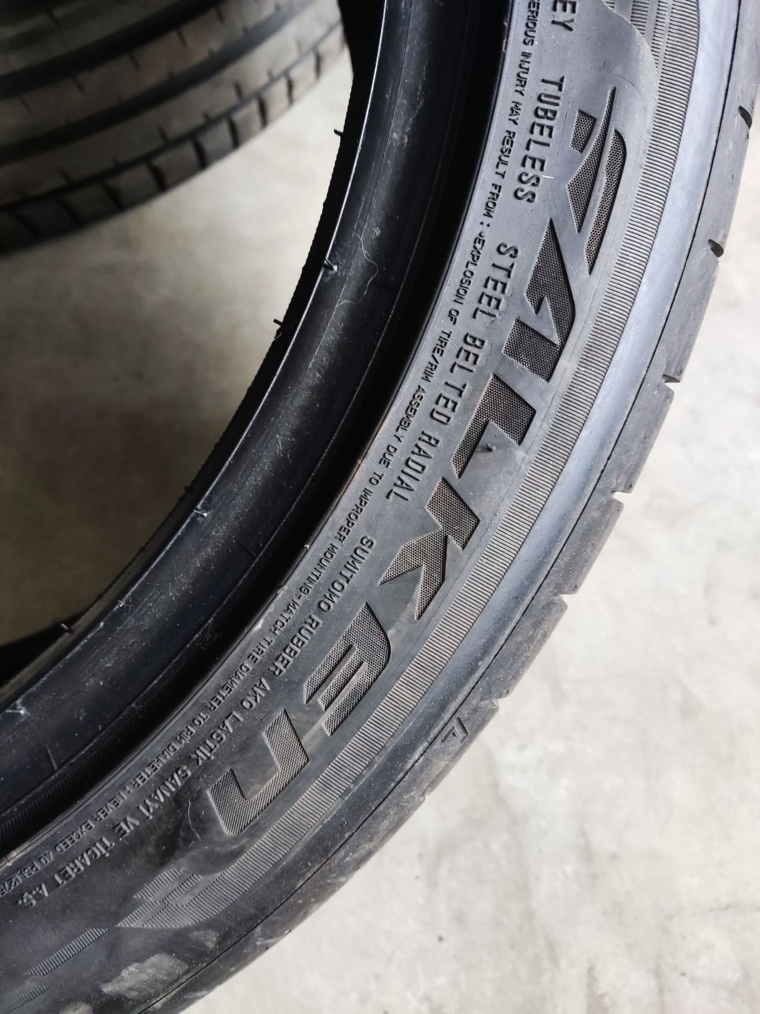 235/45/19 Falken