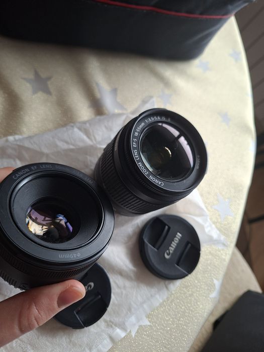 Canon 2000D с два обектива