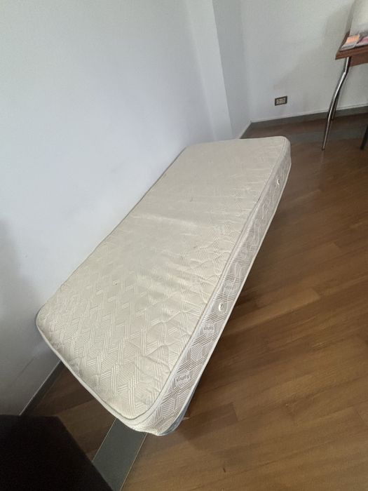 Vand saltea cu arcuri de 1 persoana