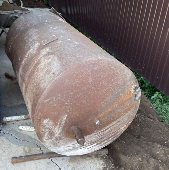 Продам металлическую  ёмкость