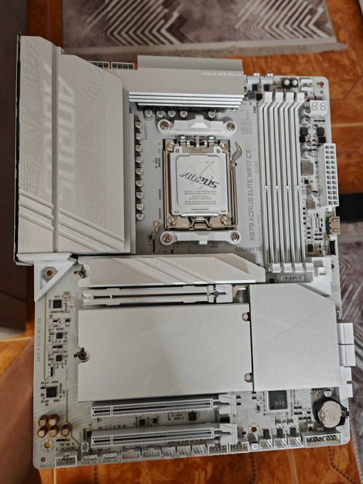 Placa de baza Gigabyte X870 Aorus  Elite Ice