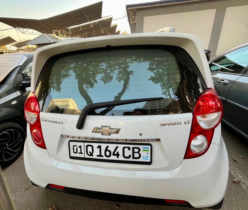 Продаю свой Chevrolet Spark 2016 года, 3 позиция.