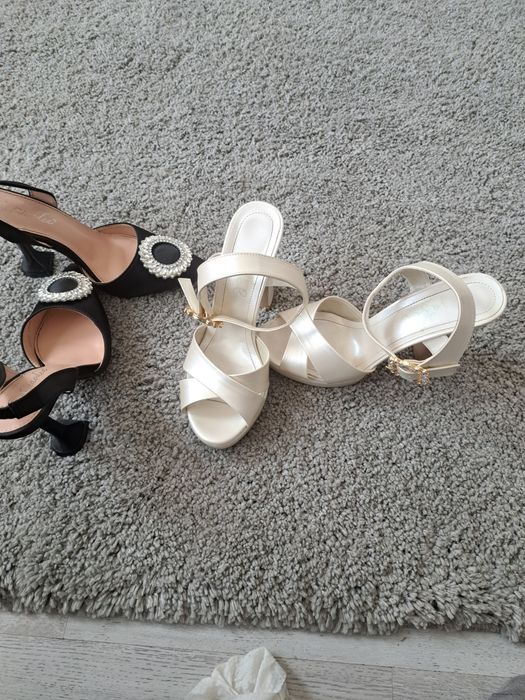Vând sandale nunta