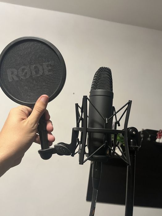 Microfon Rode NT1 pachet original cu stativ si pop filter