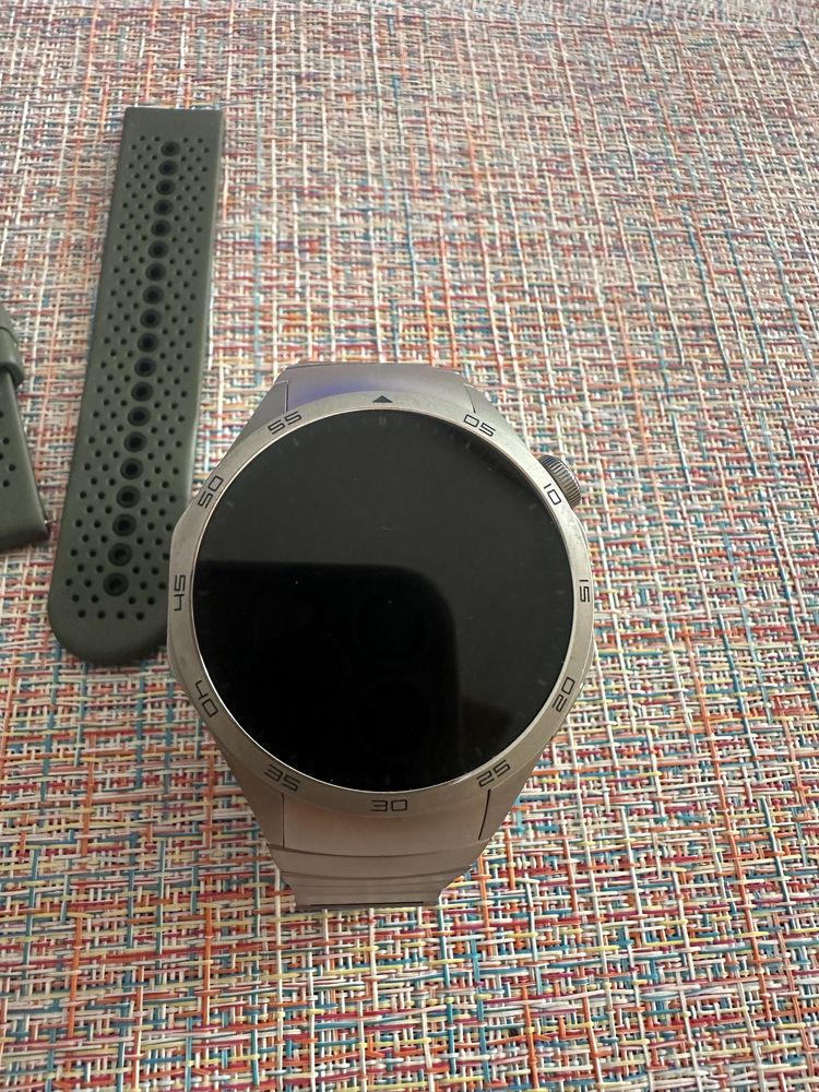 Часовник Huawei GT4