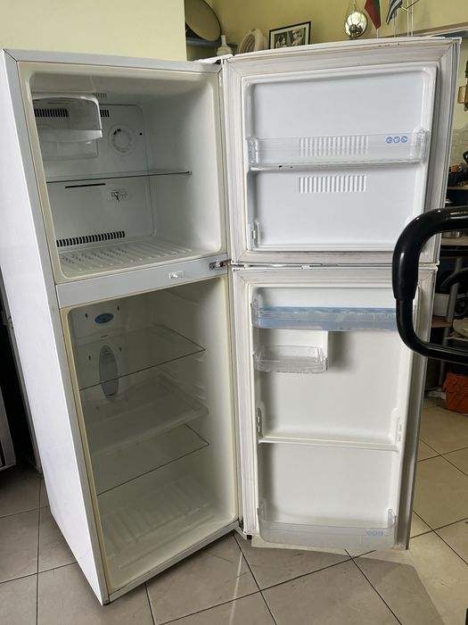 Хладилник с камера