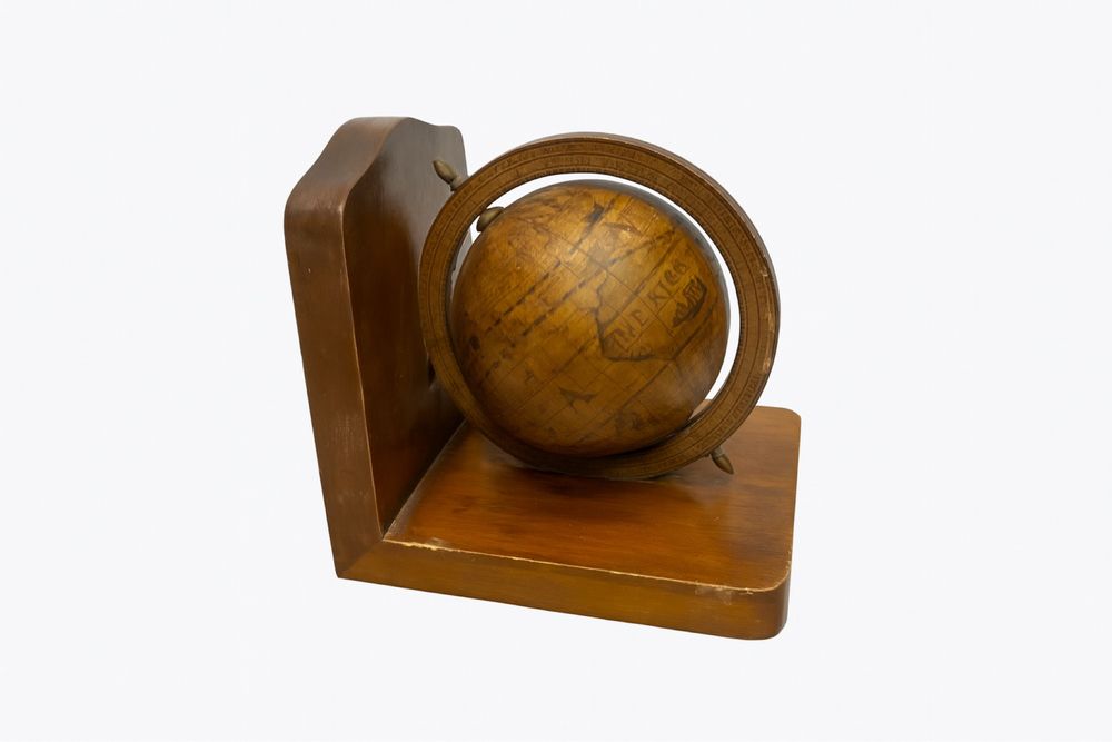 Винтидж дървен стопер за книги с глобус, Англия, 70-те години