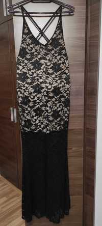 Официална дълга, черна, дантелена рокля  с гол гръб и цепка отпред