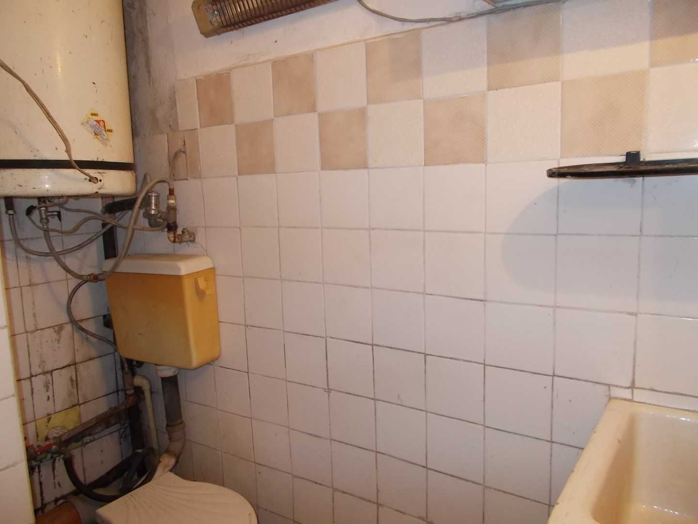 Продавам триетажна къща в с.Сливенци