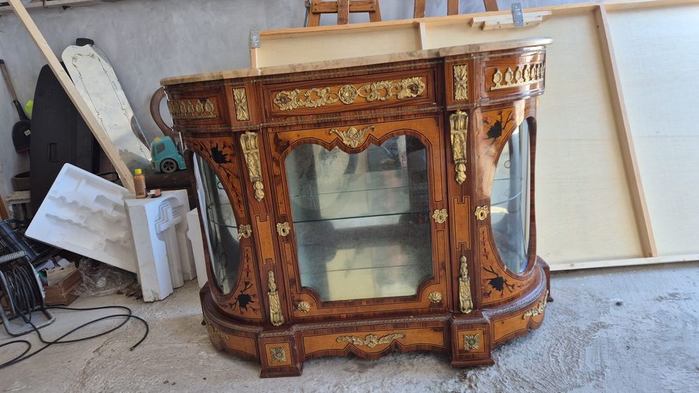 Servantă în stil Ludovic al XVI-LEA