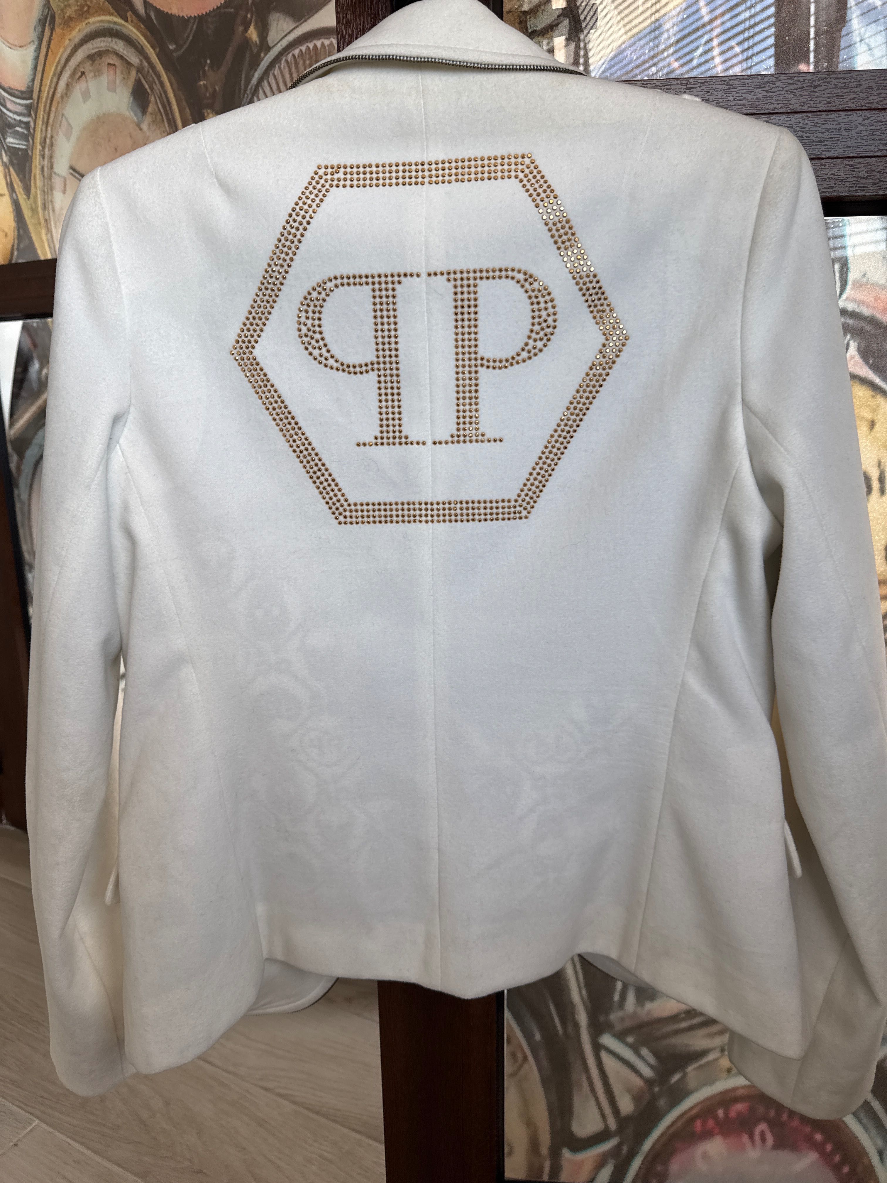 Сако дамско Philipp Plein  кремаво, едва носено, в добро състояние.