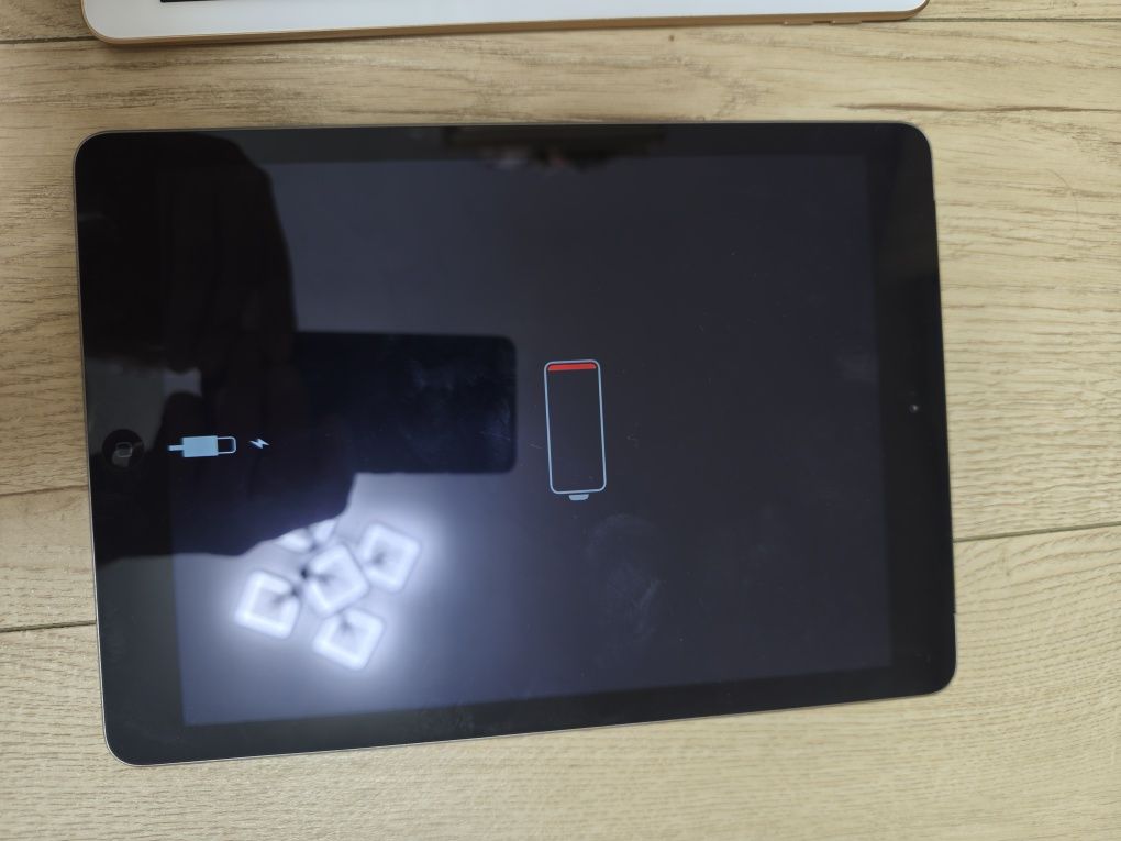 2 Tablete Apple Tableta