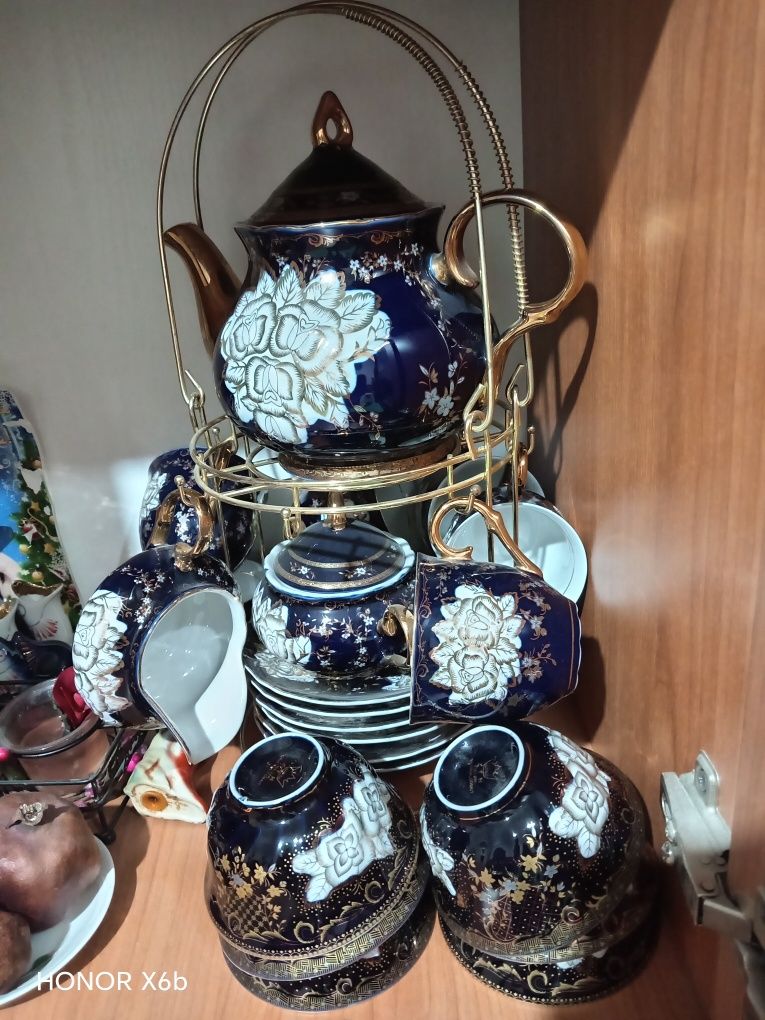 Чайный сервиз с чашка и и пиалами
